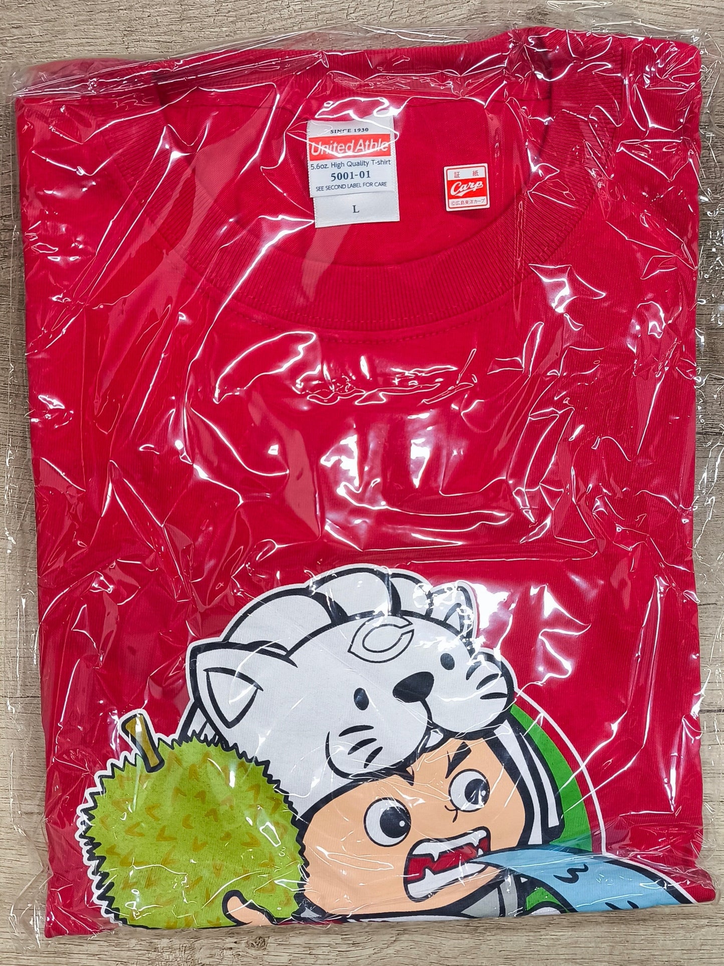 Hiroshima Toyo Carp Official T-shirt Singapore Limited Edition (広島東洋カープ カープ坊やＴシャツ シンガポール限定デザイン)